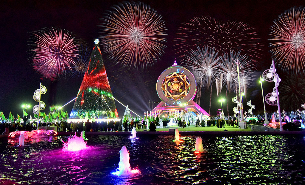 نافورات راقصة في تركمانستانDancing Fountains in Turkmenistan